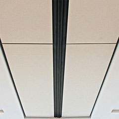 La cloison de séparation verticale s'ouvre dans la zone du plafond